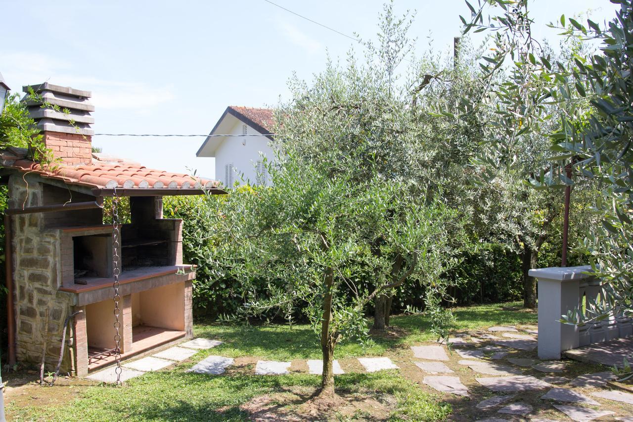 Le Quattro Stagioni Hostal Massa  Exterior foto